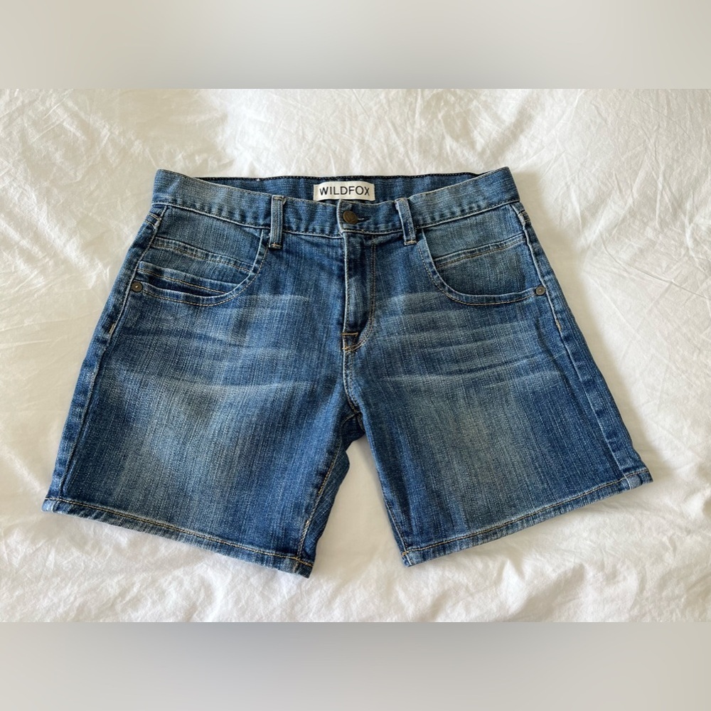 WILDFOX | Size 26 | Mid Rise 6" Inseam Denim Shorts | Medium Wash